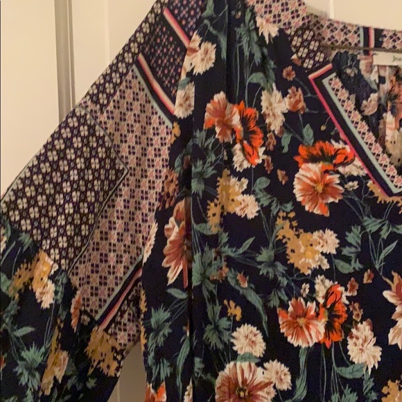 Floral top - Picture 2 of 3